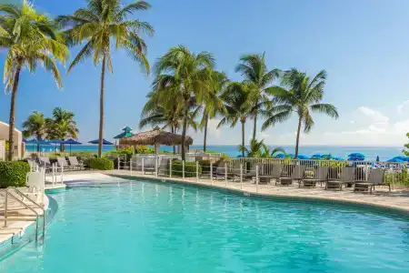 DoubleTree by Hilton Ocean Point - North Miami Beach - 11