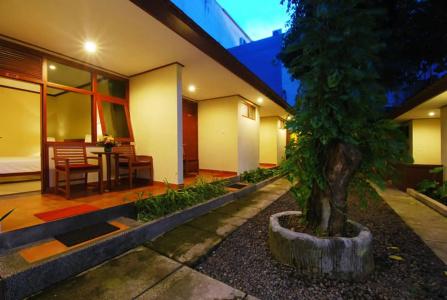 Yulia Beach Inn Kuta - 34
