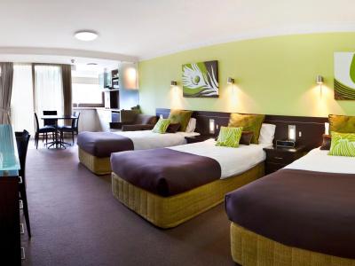 Hyde Park Inn - 2