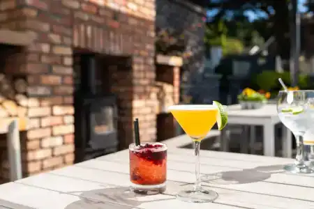 Ivanhoe Inn and - 10