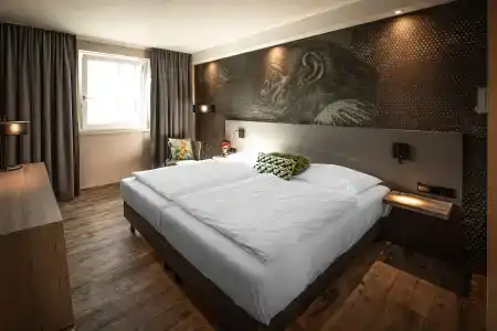 Loginn Stuttgart Zuffenhausen - 1