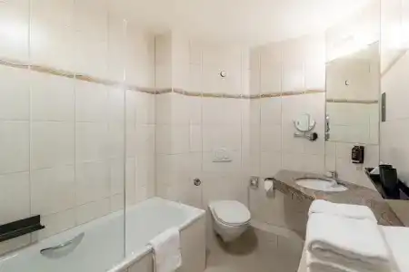 Victoria & Residence - 99