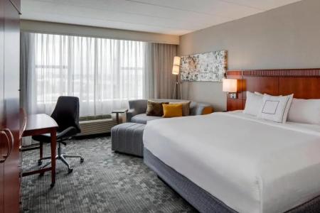 Courtyard by Marriott Boston Logan Airport - 28