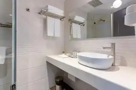 Ramada by Wyndham Tbilisi Old City - 35