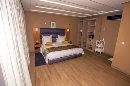 Down Town By Business & Leisures - 70