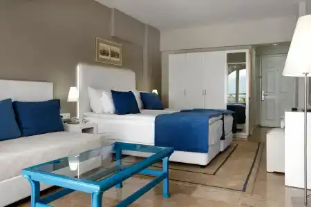 Marti La Perla - Adult Only+16 - 27