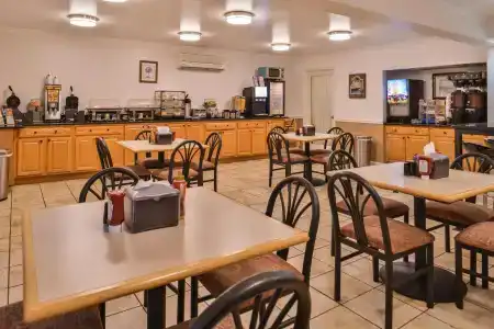 Best Western Plus Holiday Sands Inn & Suites - 28