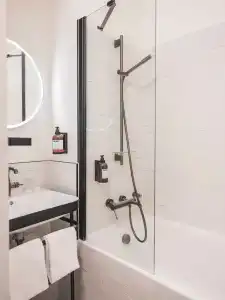 Maisons du Monde Hôtel & Suites - La Rochelle Vieux Port - 54