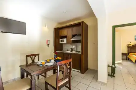 Trefon  and Family Suites - 77