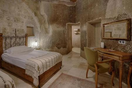 Hera Cave Suites - 103