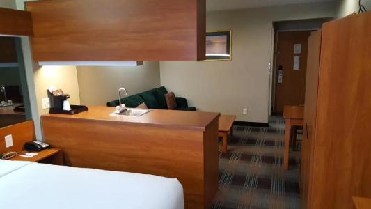 Microtel Inn & Suites by Wyndham - 32