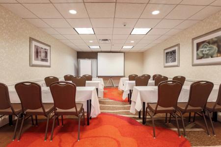 Hilton Garden Inn Dallas/Market Center - 34