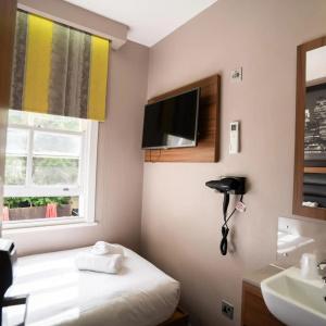 London Court - 26