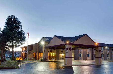 Super 8 by Wyndham Denver Stapleton - 0