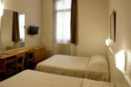 Ours Blanc - Place Victor Hugo - 3