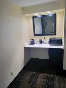 Club Nashville Inn & Suites - 34