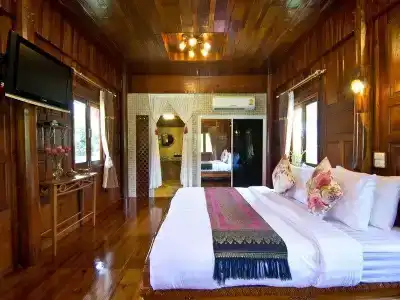 Bueng Bua Thong - 2