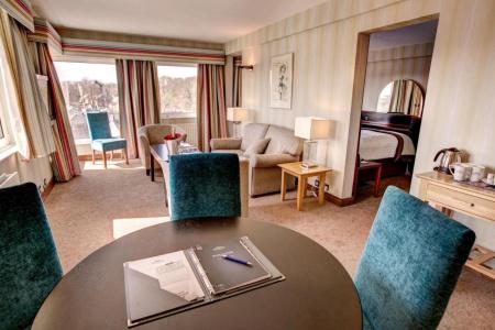 The Stormont - 28