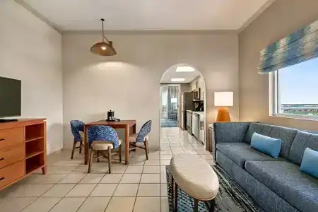 Holiday Inn & Suites, An Ihg - 189