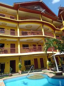 Phratamnak Inn - 100 meter from Beach - 0