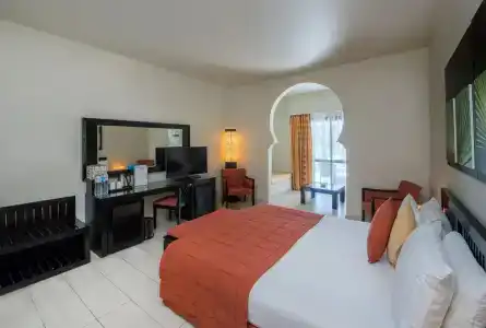 Reef Oasis Beach Resort - 4