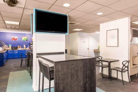 Quality Inn & Suites Near the Theme Parks - 23