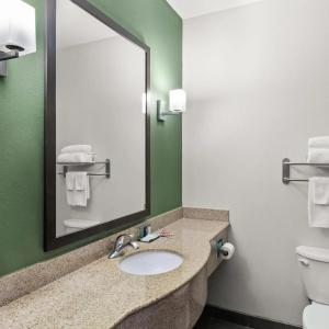 Sleep Inn & Suites Bush Intercontinental - IAH East - 49