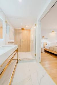 Green Island Inn - 102