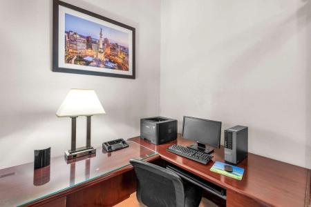 Clarion Inn & Suites Northwest - 2