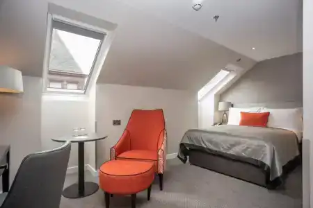 Ten Hill Place - 8