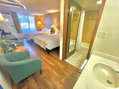 Eureka Springs Heritage Motel - 35