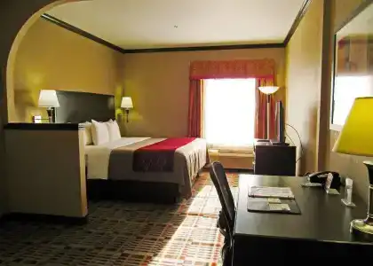 Quality Inn & Suites - 4