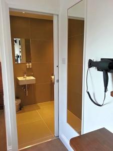 Chelsea Guest House - 34