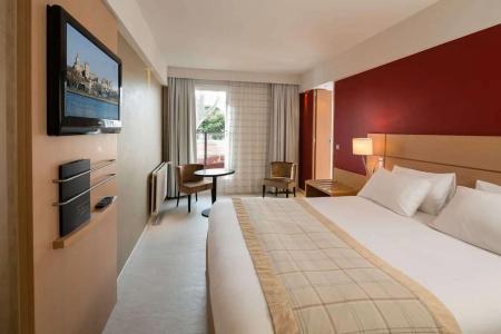 Best Western Plus Le Lavarin - 92