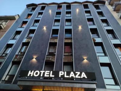 Plaza - 32