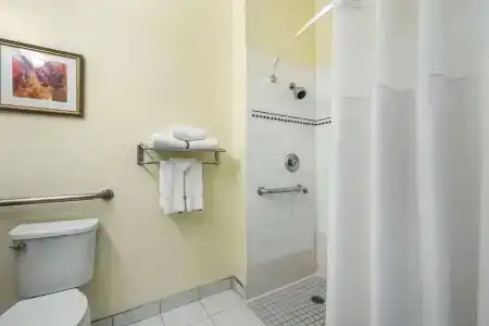Clarion Inn & Suites Central Beach - 13