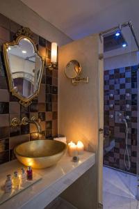 Moni Emvasis Luxury Suites - 9