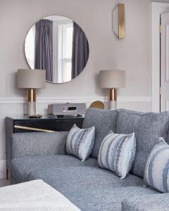 11 Cadogan Gardens & - 103