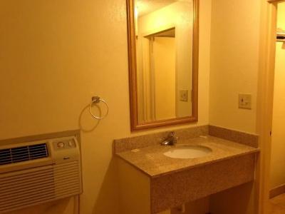Diamond Inn & Suites - 22