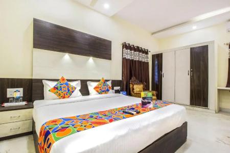 FabCrown Suites - 22