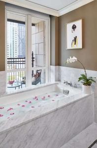 Waldorf Astoria Chicago - 31