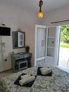 Zoumis Studios - 270