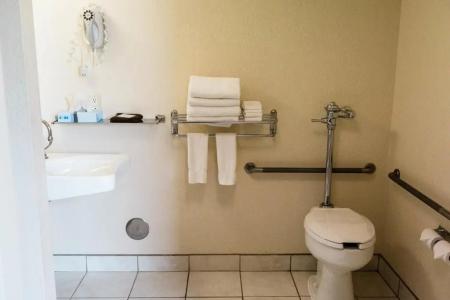 EverSpring Inn & Suites - 36