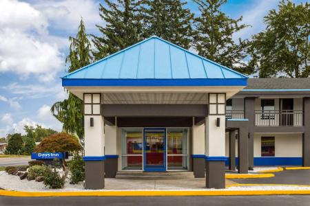Days Inn & Suites by Wyndham - 0