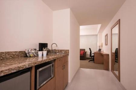 Hampton by Hilton Guadalajara Expo - 36