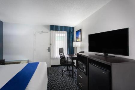 Baymont by Wyndham Charlotte University - 22