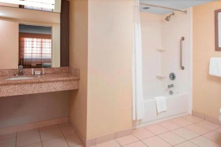 Courtyard by Marriott - 33