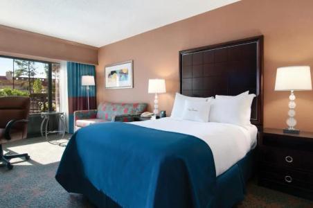 DoubleTree by Hilton - 57