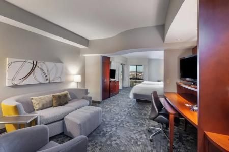 Courtyard by Marriott Woodland Hills - 41