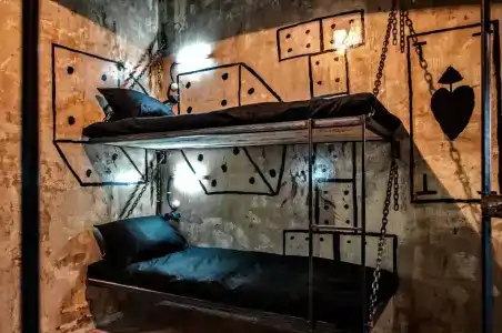 Alcatraz Jail-Hostel - 12